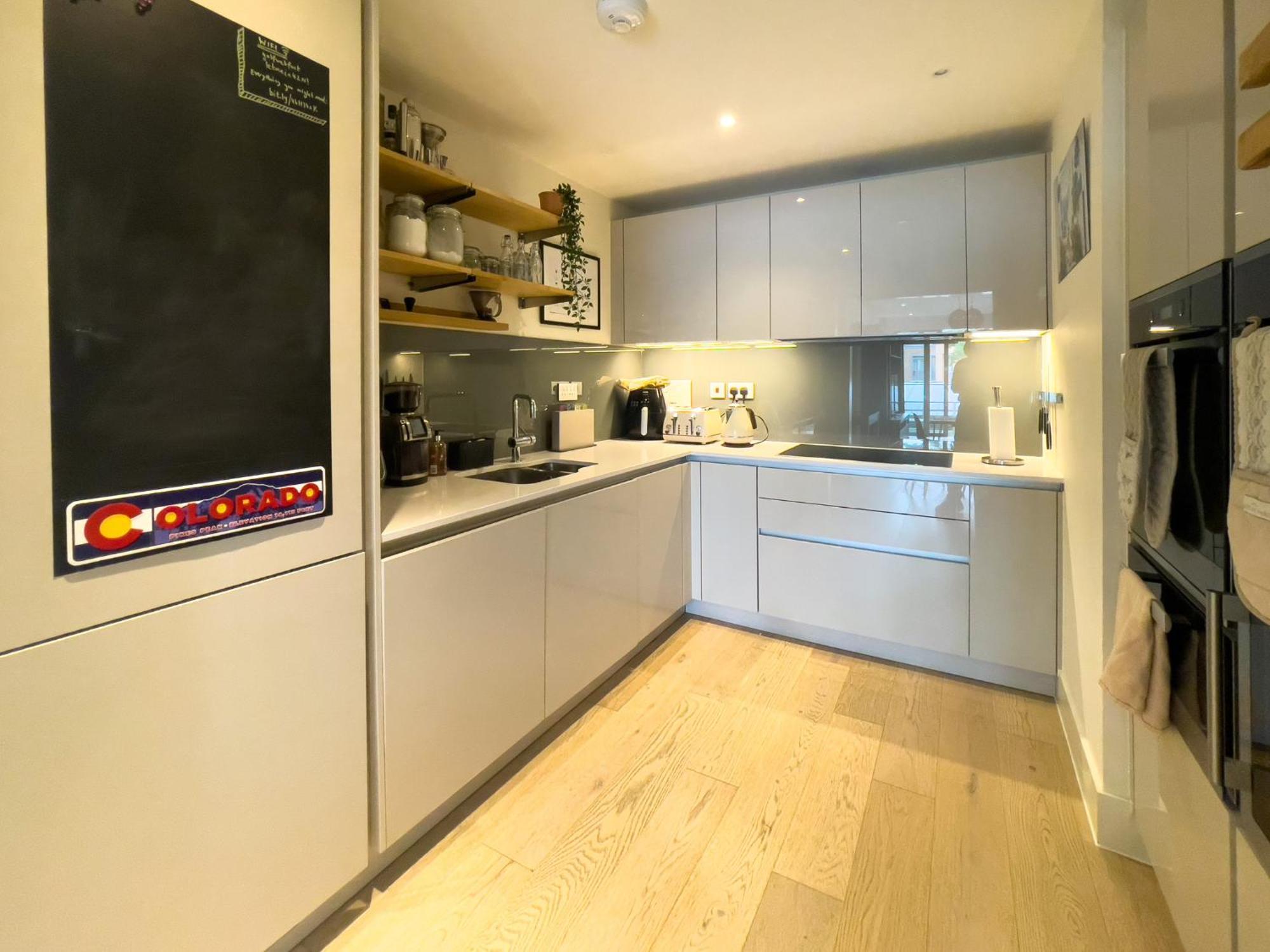 Appartamento F9-fantastic 2 Bedroom Flat In Nw3!